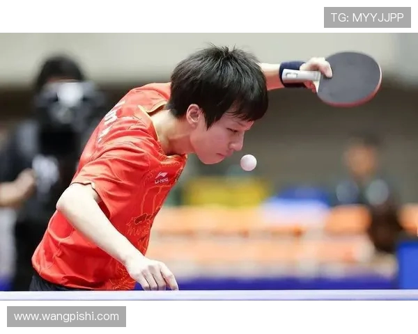 林高远与时尚才女合影引热议 工作室澄清：仅是跨界合作(3)